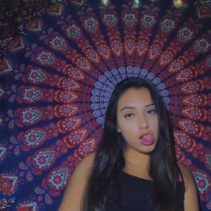 Meet your Posher, Crystal